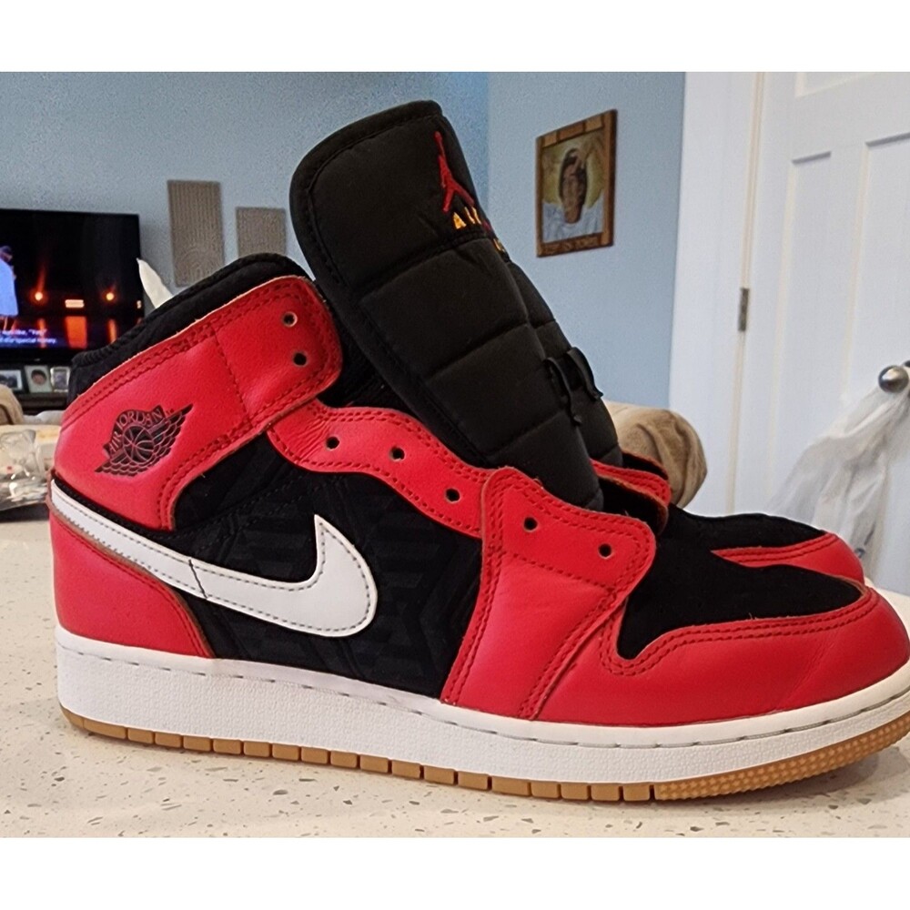 Jordan 1 Mid SE Christmas (GS)  Youth 7